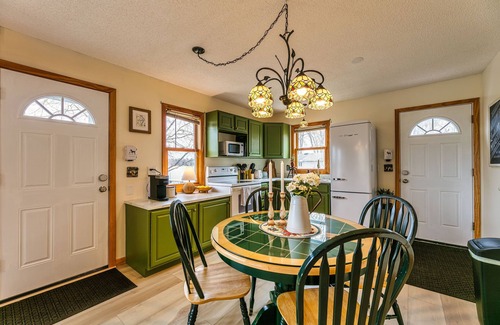 Lindstrom Cabin | Lakefront, wildlife Cabin retreat - Pelican Bay Cabin