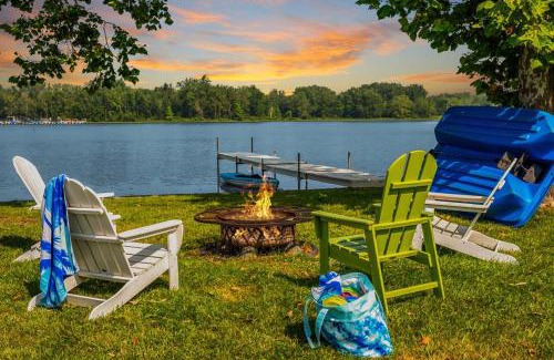 Pierceton House | Lakefrontkayakspaddleboatfishingpier