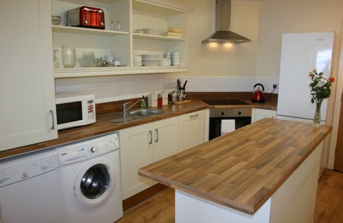 Pontoon Apartment | Lakehouse Apartment With Hot Tub & Sauna , Stunning Views On The Lake