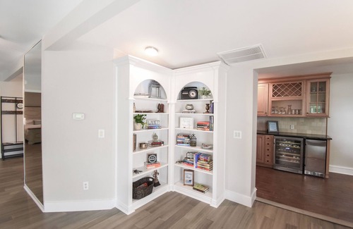 Dixie - Berryhill House | Lakehouse in Charlotte. Sleeps 8.