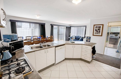 Paynesville House | Lakehouse on Waverley - Looking for a peaceful, relaxing getaway?