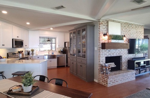 Gun Barrel City House | Lakehouse Retreat With 140' Open Water & Amazing Views - Sleeps 12