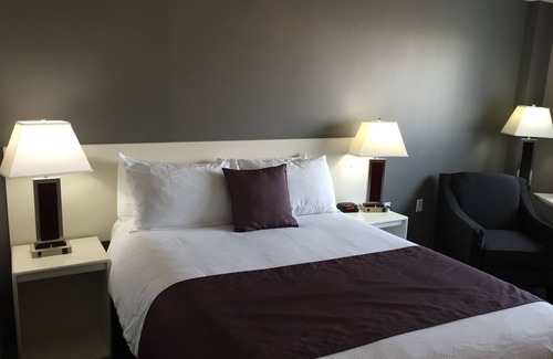 Cold Lake Hotel | Lakeland Inn