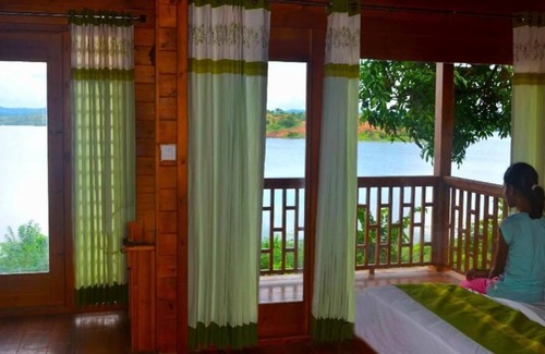 Vazhavatta House | LakeRose Wayanad Resort - Water Front Grandeur