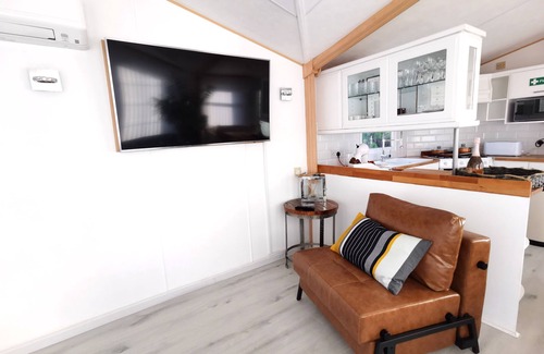Overstone Cabin | Lakes and woodlands Overstone Holiday Park
