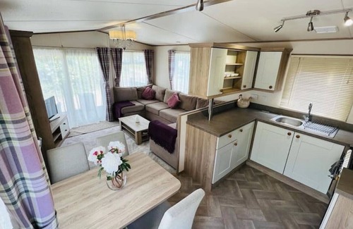 Tewitfield House | Lakes View holiday home at Borwick Lakes