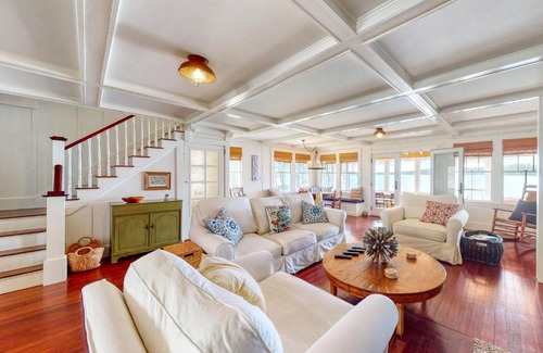 Monmouth House | Lakeshore Living