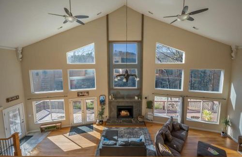 Lynn House | Lakeshore Retreat with Lake Lanier views & hot tub