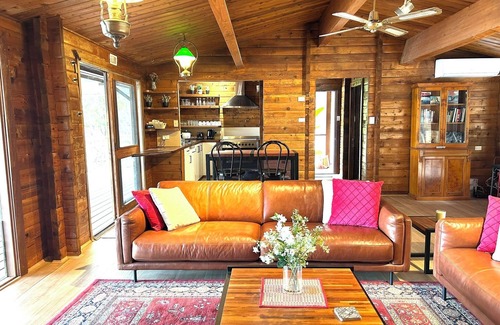 Taylor Bay House | Lakeside Abode at Taylor Bay | Lake Eildon