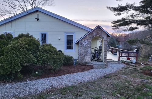 Niantic Cottage | Lakeside Bliss