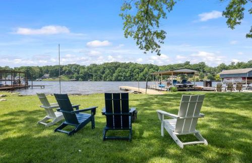 Monticello House | Lakeside Bliss Wonderful Lake Views and Access