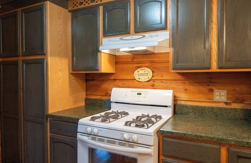 Fulda Cabin | Lakeside Cabin Near Holiday World Perfect for Families & Friends