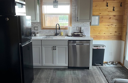 Big Lake Cabin | Lakeside Cabin. Perfect for an Individual or a Couple. Hot Tub. Pet friendly.