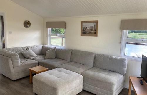 Bethersden Ski Chalet | Lakeside cabin set in the Kentish countryside