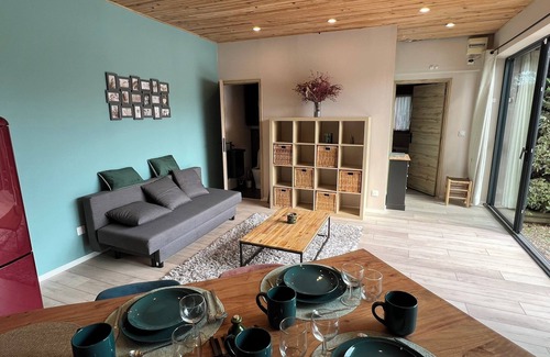 Vinneuf House | Lakeside chalet, a haven of peace and nature less than 100km from Paris