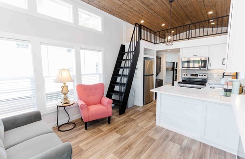 Lincoln House | Lakeside Chic: Stylish Family Tiny Home Retreat #2