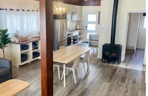 Scugog Cottage | Lakeside Cottage Getaway South Shore Lake Scugognn