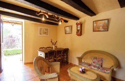 Chasteaux House | Lakeside Cottage Roziers Retreat