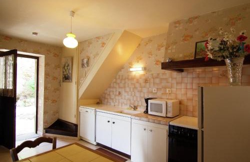 Chasteaux House | Lakeside Cottage Roziers Retreat
