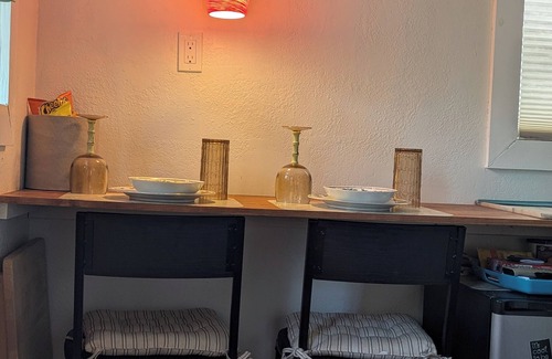 Edgar Cabin | Lakeside Cozy Glamping Pet-Friendly, Free Parking