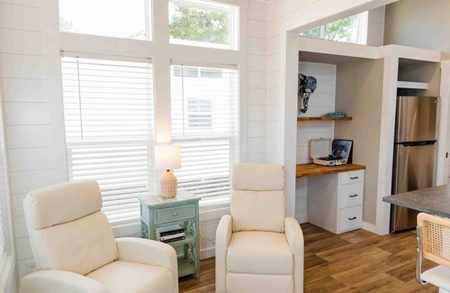 Lincoln House | Lakeside Elegance: Cozy Tiny Home Retreat for Two #3