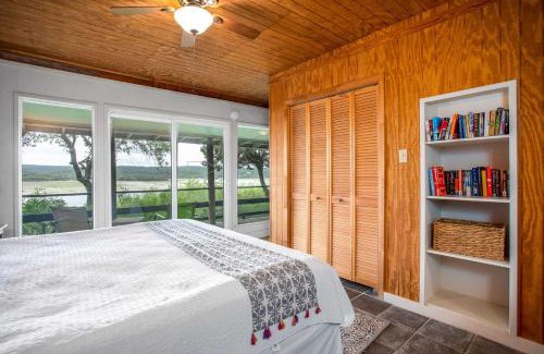 Lakehills House | Lakeside Escape