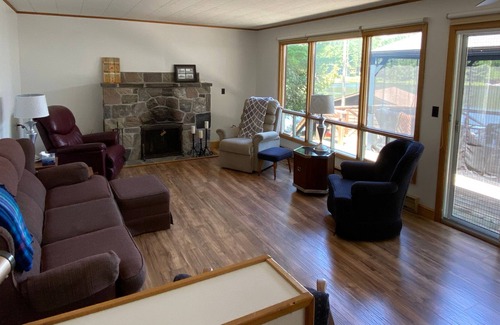 Ahmic Harbour House | Lakeside Family Cottage North East of Parry Sound and Muskoka