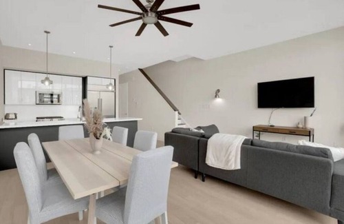Innisfil Apartment | Lakeside Haven