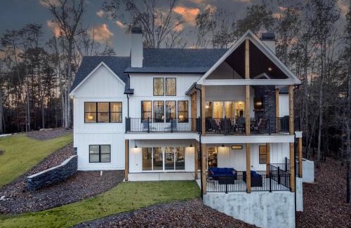 Reed Creek House | Lakeside Haven with Gourmet Kitchen