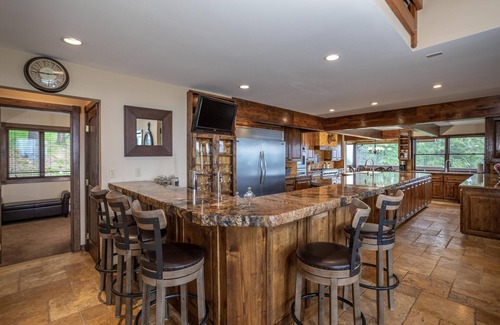 Lakeside House | Lakeside home w/private hot tub & indoor sauna w/stunning views - Lake Forest Retreat