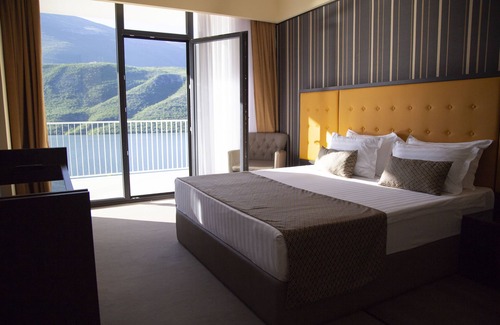 Kosovo Hotel | Lakeside Hotel