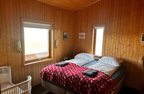 Hvammstangi Cabin | Lakeside Lodge at Sindrastaðir, Lækjamót