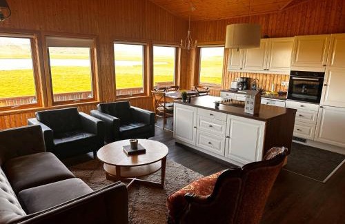 Hvammstangi Cabin | Lakeside Lodge at Sindrastaðir, Lækjamót