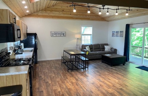 Somerset Cabin | Lakeside Loft-Brand new cabin, water view, close to ramp and large boat parking!