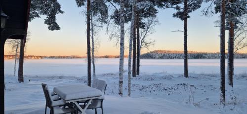 Falun House | Lakeside log cabin Främby Udde Falun