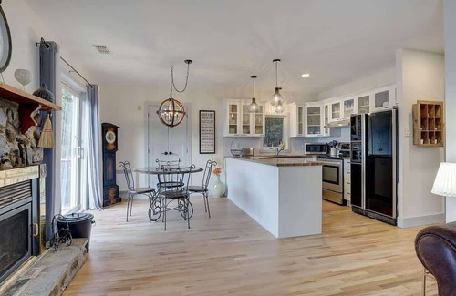 Stanstead Township Ski Chalet | Lakeside Lovering - Spa - Le Carpe Diem