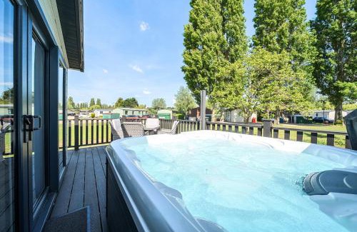 Great Houghton House | Lakeside Lullaby - Billing Aquadrome
