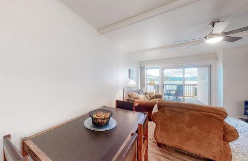 Dillon Apartment | Lakeside Mountain Retreat