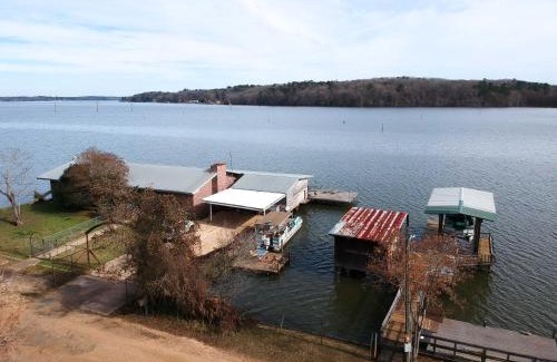 Pleasure Island House | Lakeside Pleasure Island Cabin with Deck and Gas Grill