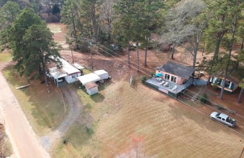 Pleasure Island House | Lakeside Pleasure Island Cabin with Deck and Gas Grill