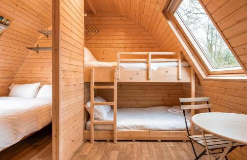 Saddleworth House | Lakeside Pods - pets welcome
