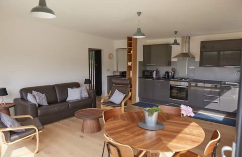 West Down House | Lakeside Retreat & Hot Tub, Woolacombe 3mls