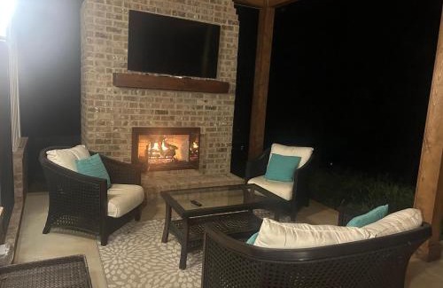 Harriman House | Lakeside Retreat