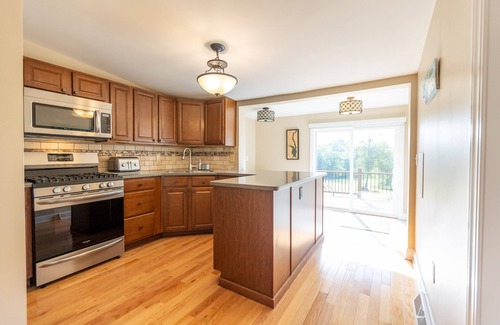 Broadalbin House | Lakeside Retreat with Guest Cottage on 5+ Acres