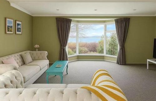 Frankton Apartment | Lakeside Retreat with Swim Spa