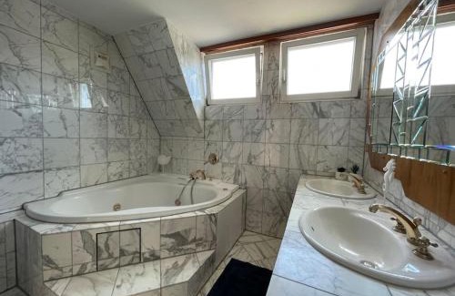 Velden am Worther See Apartment | Lakeside Serenity