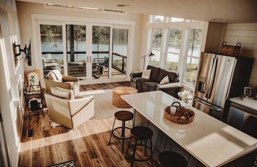 Tracy City Apartment | Lakeside Tiny Home in The Retreat by Water's Edge