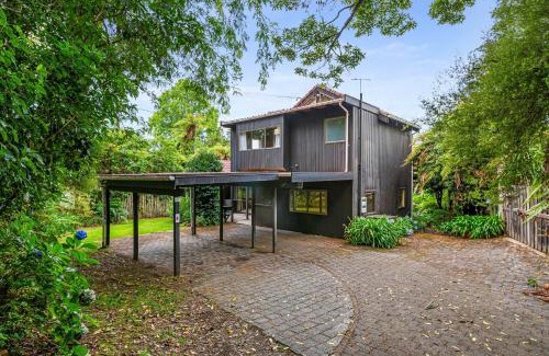Okere Falls House | Lakeside Villa - Lake Rotoiti Holiday Home