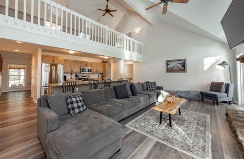 Blakeslee House | Lakeslee Lodge: Lake Access, Dock Slip, Hot Tub, Community Amenities!