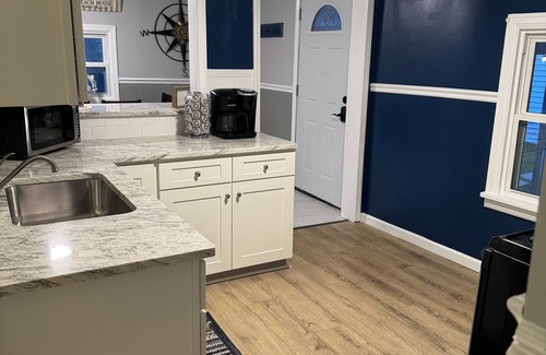 Olcott House | LAKETOWN COTTAGE: 3 bed, New Kitchen, LARGE yard; seconds from the lake & park!
